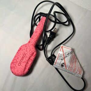 Amika Vibrant Pink Hair Tool